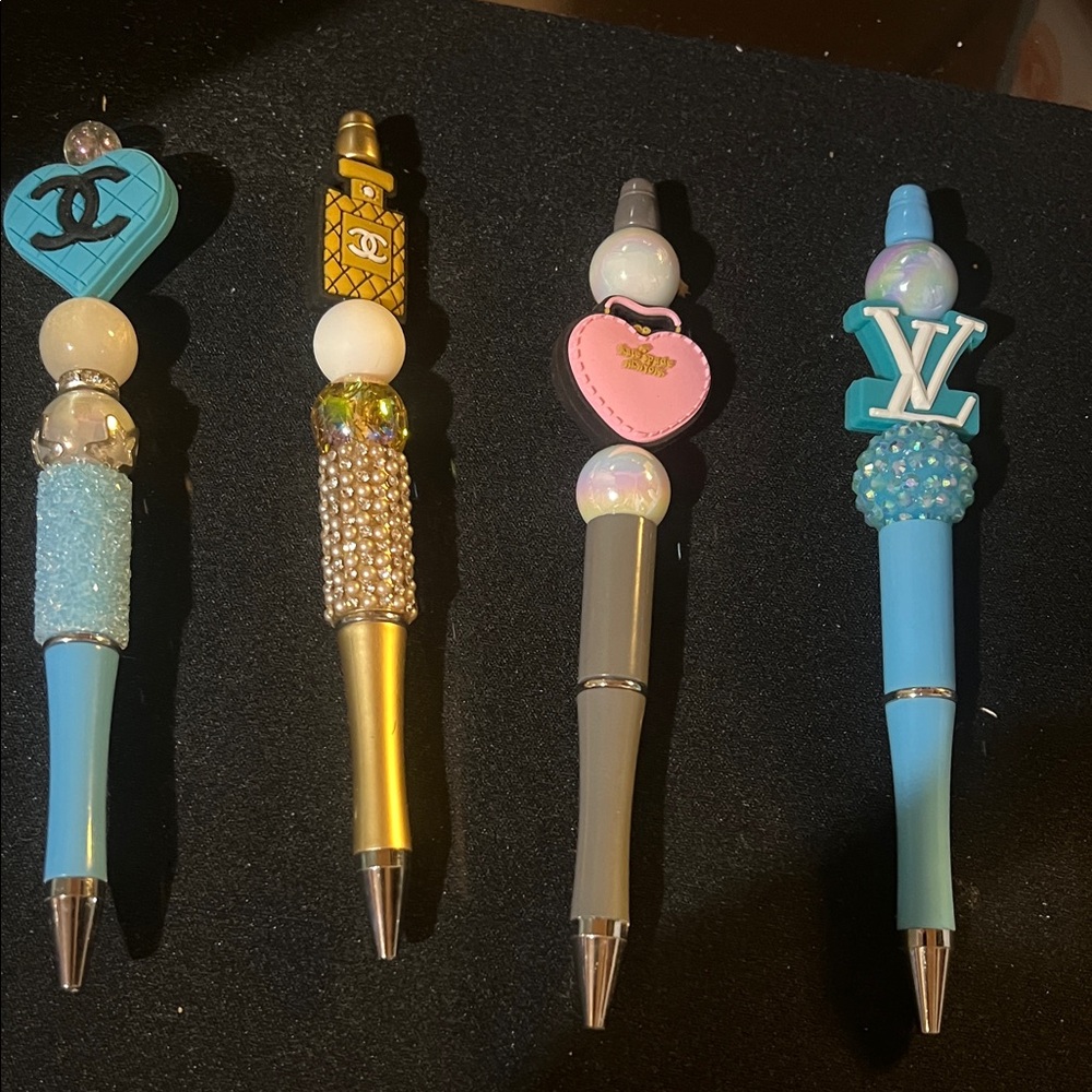 Chic Decorative custom Pen
Chose only 1 from list 
Each pen is $15.00